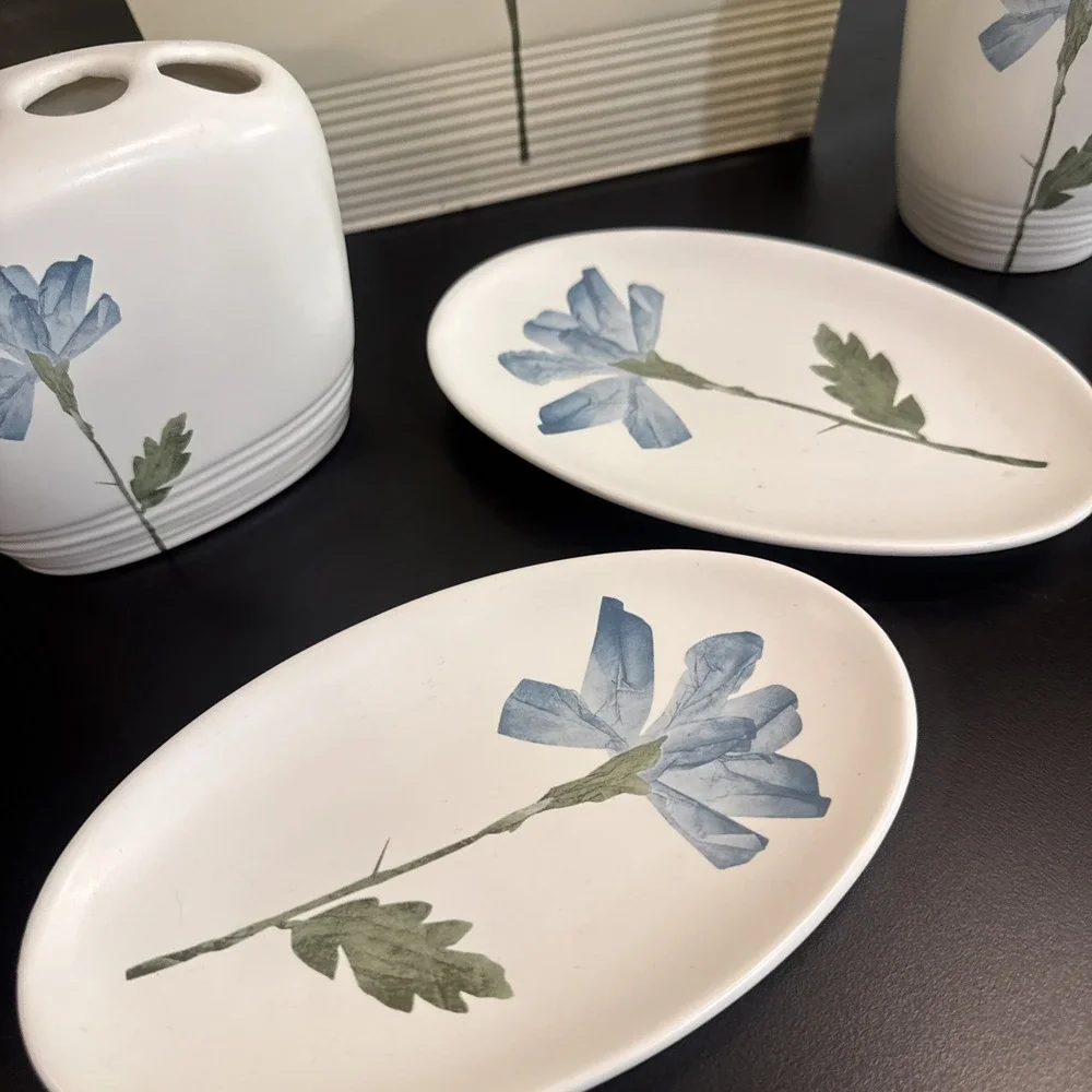 Croscill Spa Leaf Trashcan Toothbrush Holder Drinking Glass & 2 Soap Dishes